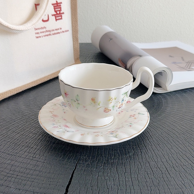 Coffee Tea Drawing - Altın Desenli Çiçek Baskılı Kahve Fincanı